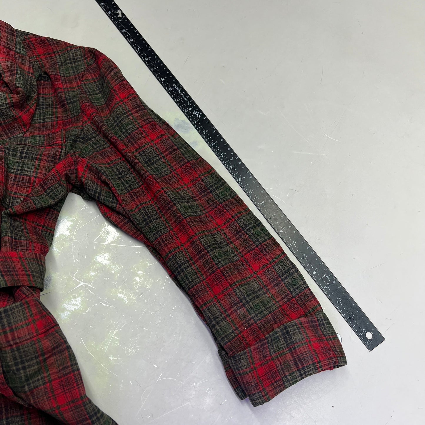 PENDLETON WOOLEN MILLS 100% Virgin Wool Rob  Men's Sz M Plaid Red/Green (Used)
